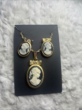 Gold Cameo Pendant and Earrings Set - Black and Ivory